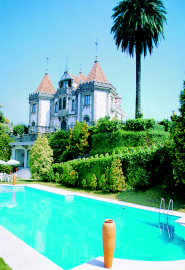 Pool and Gardens, the morning after. Last night, a fantastic all night international wedding party united a dutch groom to his Portuguese bride. Leading hotels of the world, small luxury hotels, Luxurious Villa Ilios, Castelo Bom Jesus, ArmilarWorld.